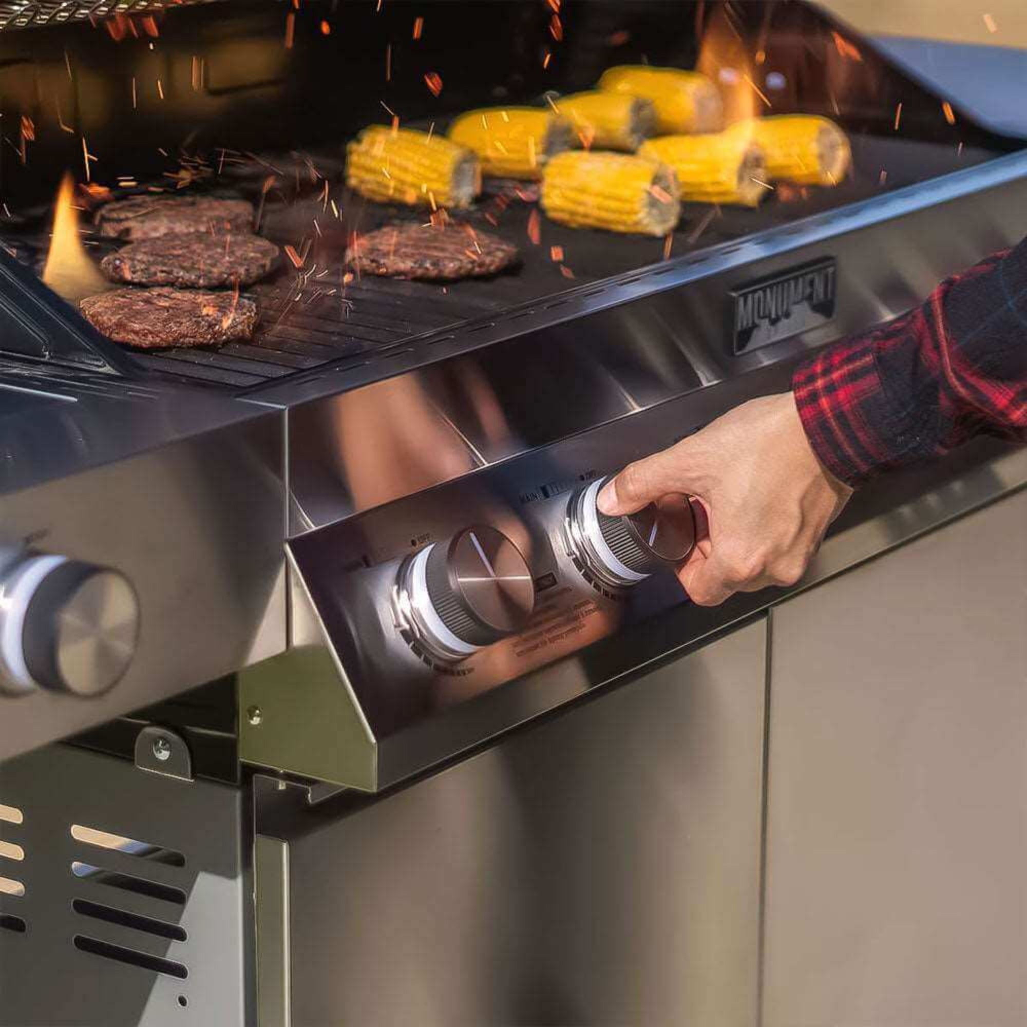 Denali 605 - Stainless Smart Tech Natural/Propane Gas Grill