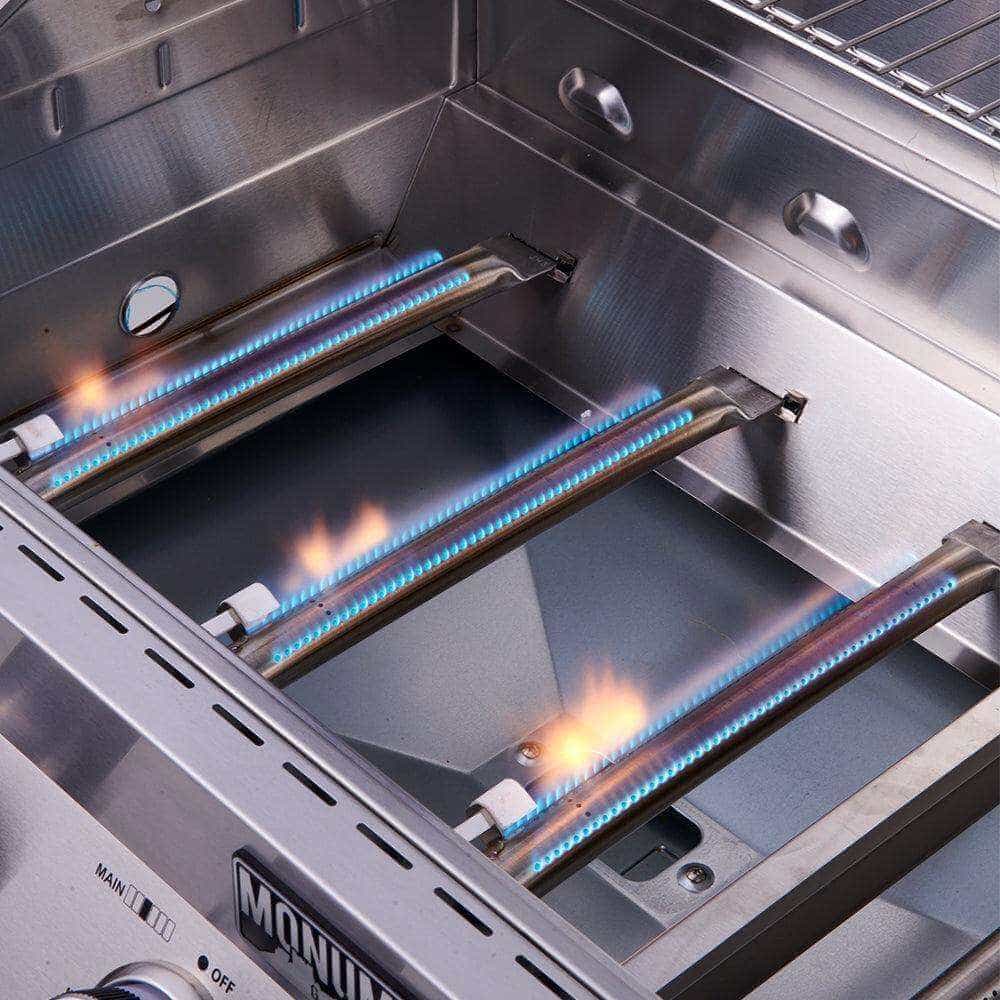 Close-up of a gas grill with visible flames and燃烧器
