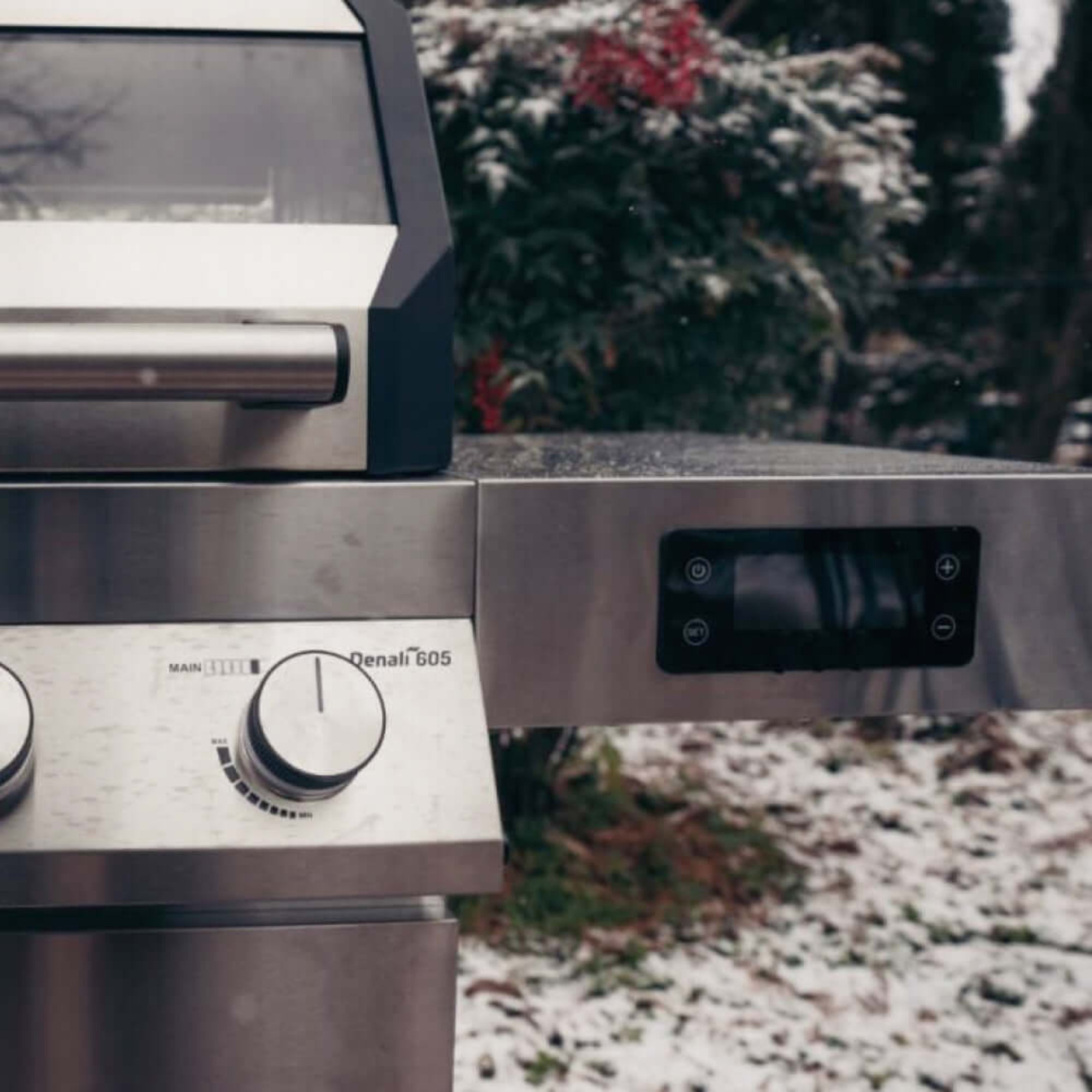 Denali 605 - Stainless Smart Tech Natural/Propane Gas Grill
