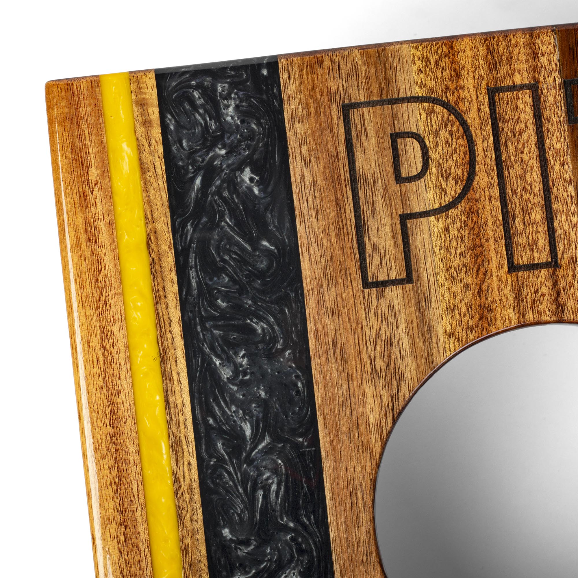 Wooden cutting board with 'PIZZA' engraving and a yellow strip on a white background