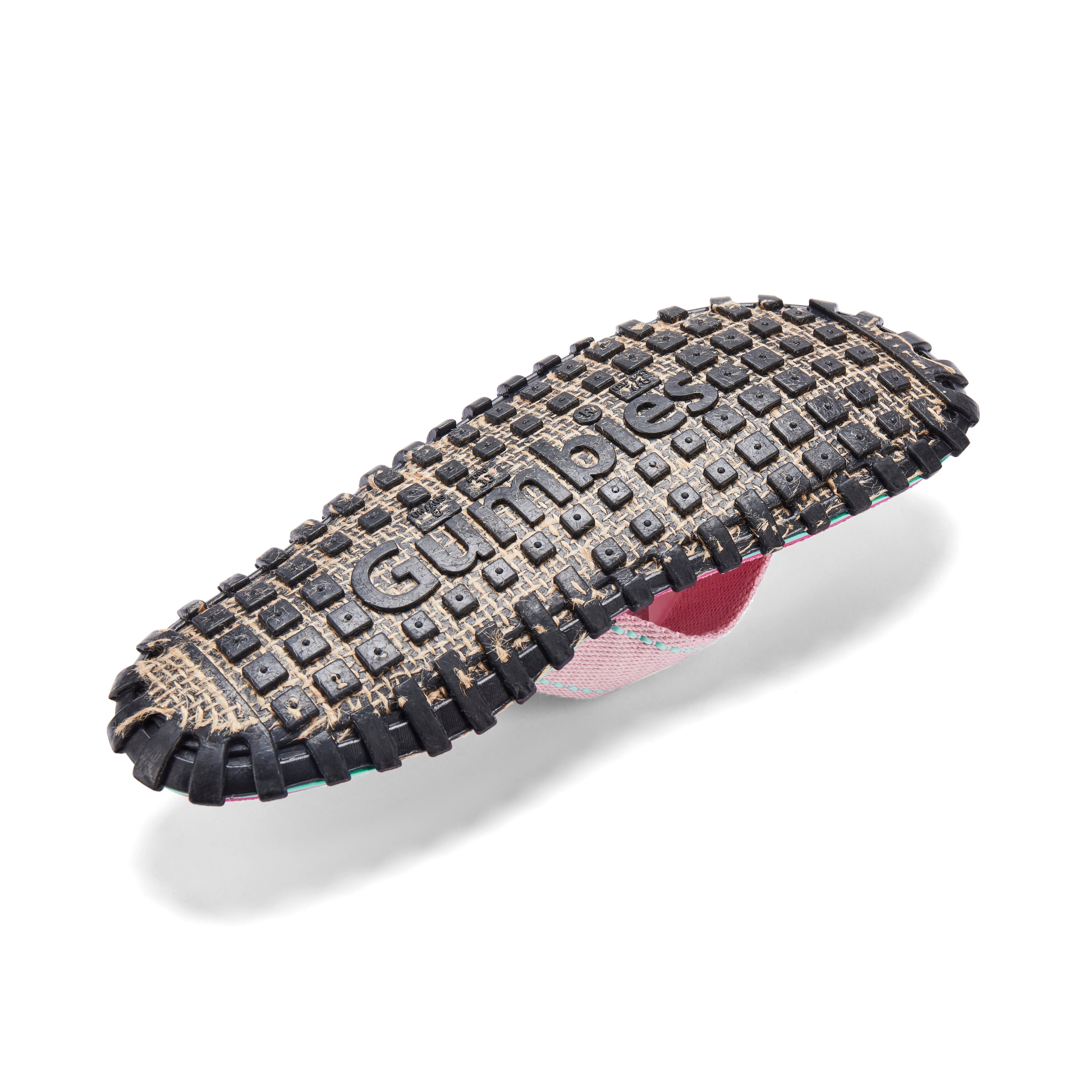 Gummi tire tread pattern on a white background