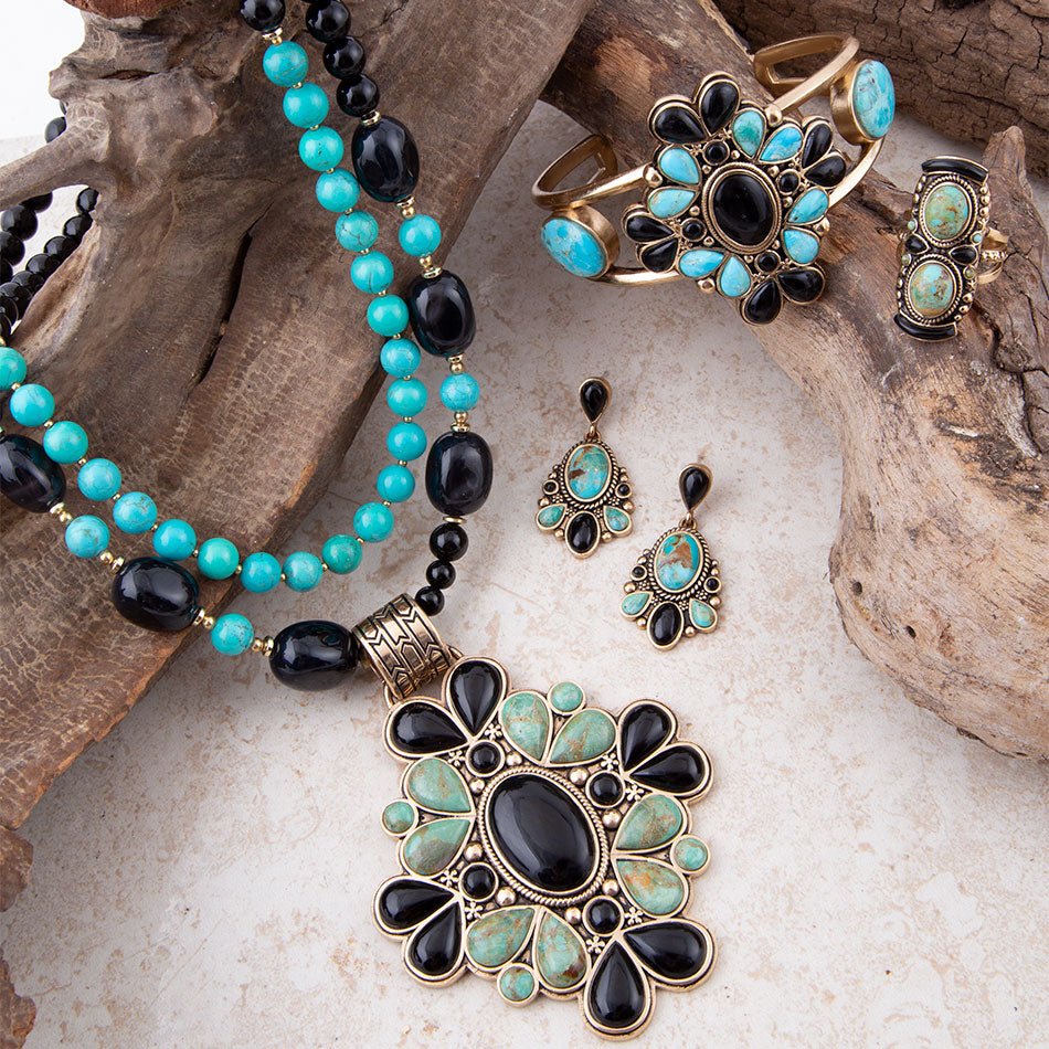 Jewelry set with turquoise and black beads on a natural wood background