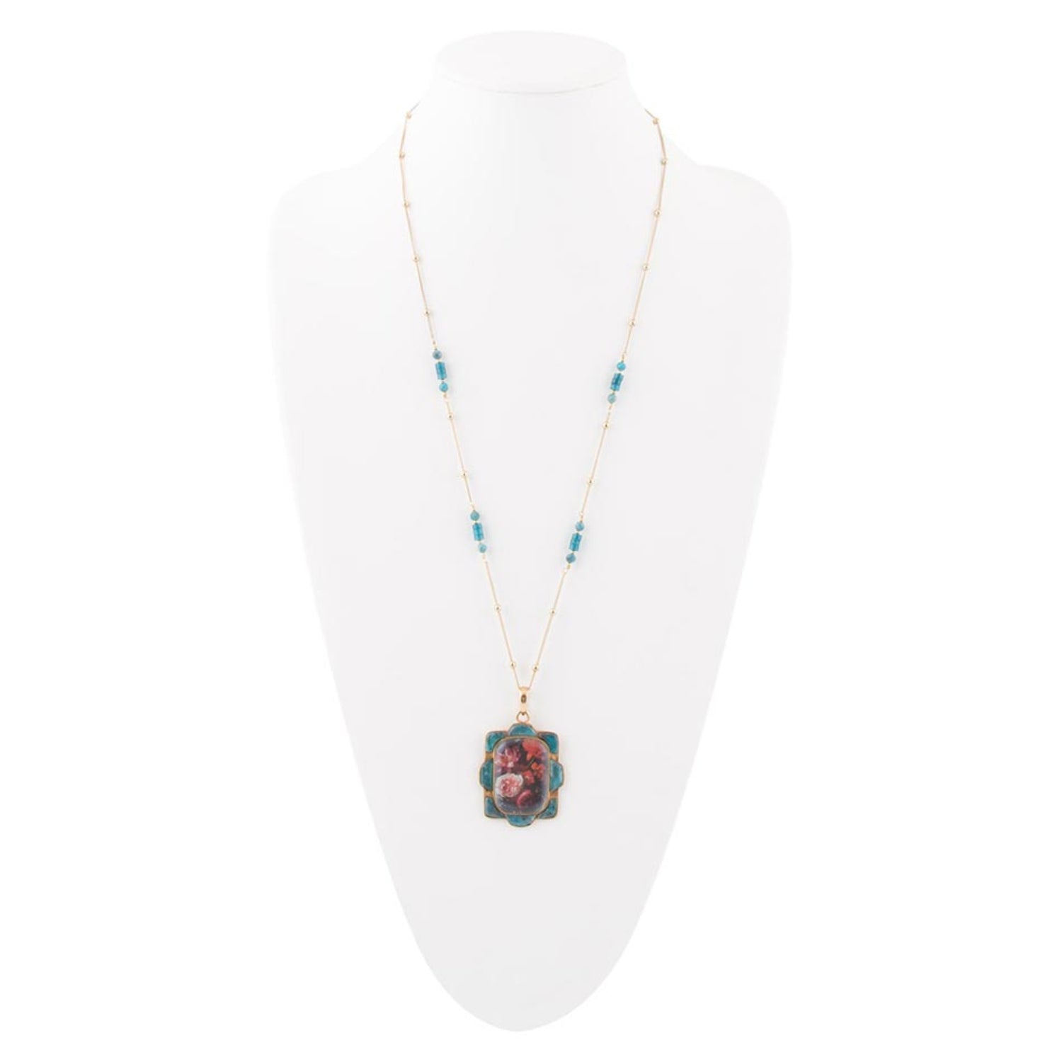 Necklace with a pendant on a white mannequin bust